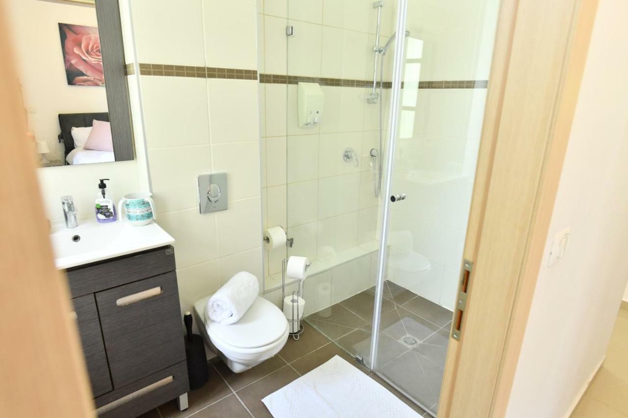 Saidoff, Amazing 4 Bedroom 3 Bath In City Center, Pool, Parking!!! Иерусалим Экстерьер фото